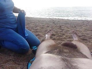 Freiliegende Massage am Strand